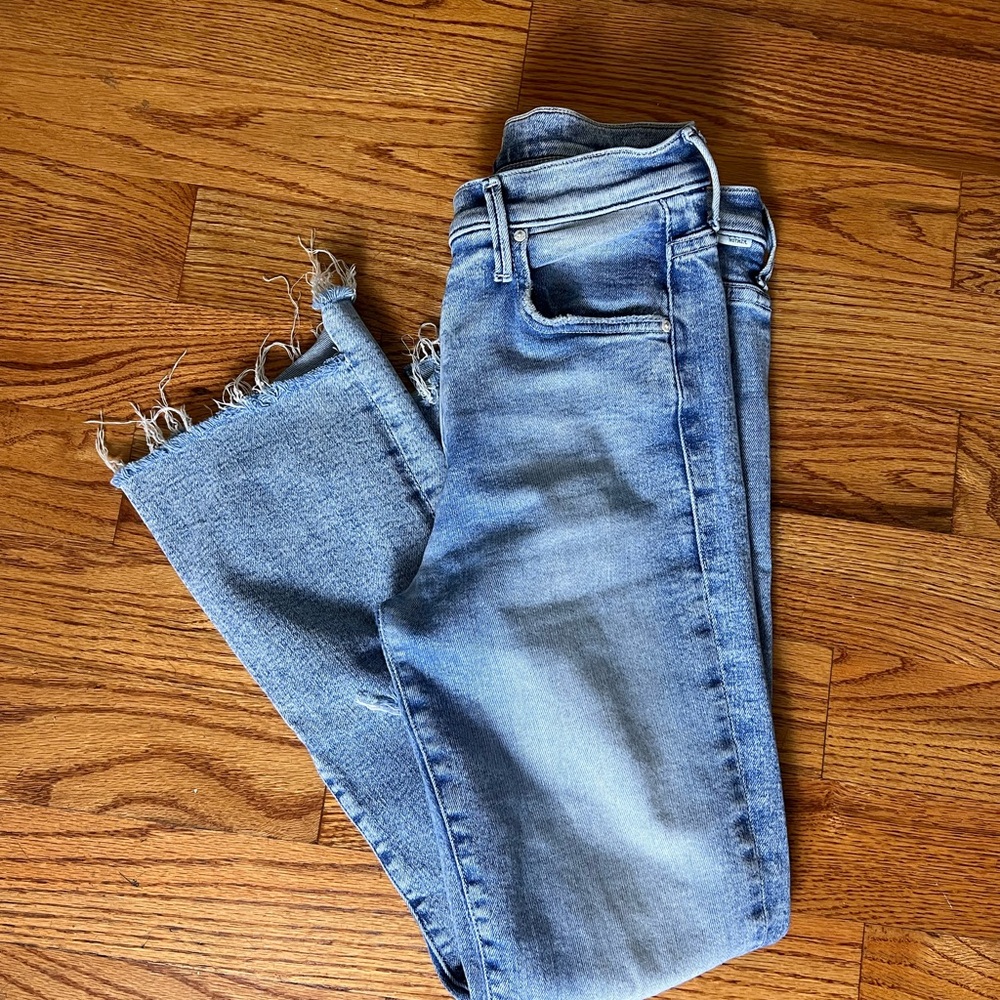 MOTHER The Insider Crop Fray Light Blue Ankle Jeans - Picture 2 of 12